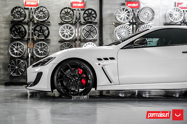 Фото дисков Vossen HF-5 Черный глянец на Maserati GranTurismo I