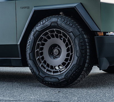 Фото дисков Brixton Forged TR09 AERO1 на Tesla Cybertruck