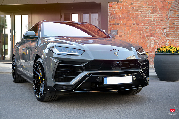 Фото дисков Vossen EVO-6T Черный глянец на Lamborghini Urus