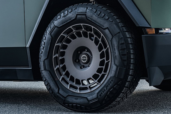 Фото дисков Brixton Forged TR09 AERO1 Другой цвет на Tesla Cybertruck