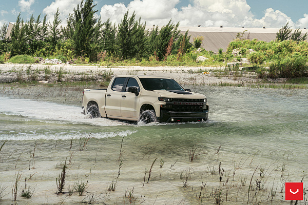 Фото дисков Vossen HF6-4 Черный сатин на Chevrolet Silverado IV