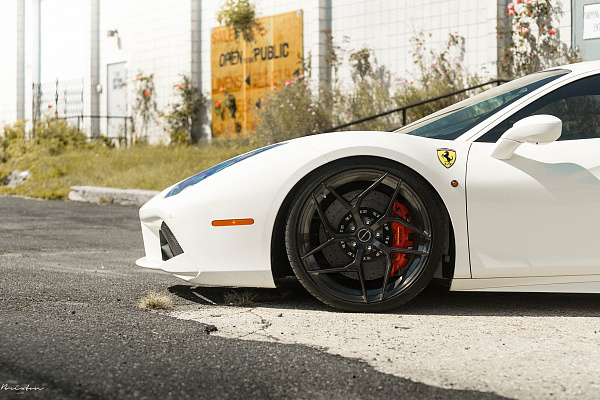 Фото дисков Brixton Forged PF5 Глянцевый темный лак на Ferrari 488