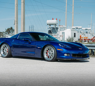 Фото дисков Strasse Wheels R10 Track на Chevrolet Corvette C6