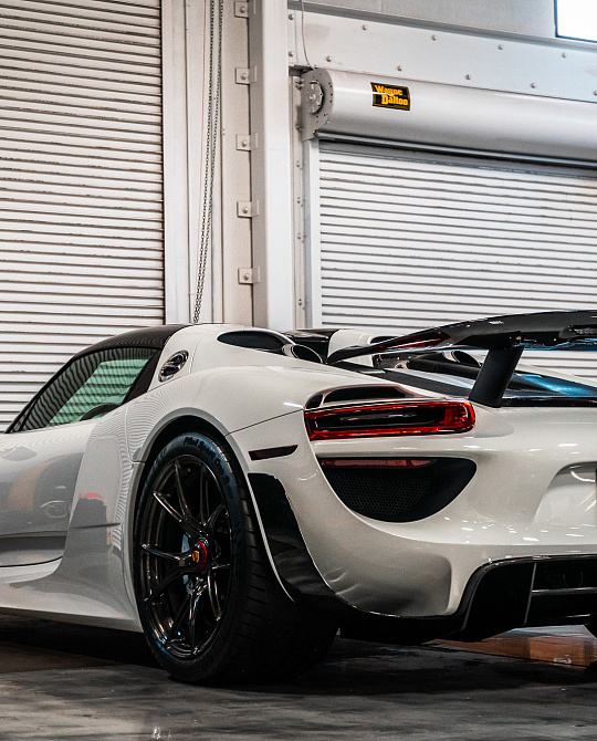 Фото дисков RS74 Черный глянец на Porsche 918 Spyder
