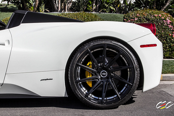 Фото дисков CEC C26 Черный глянец на Ferrari 458