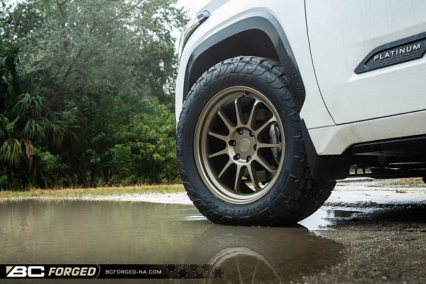 Фото дисков BC Forged TD01 Сатиновая бронза на Toyota Sequoia III