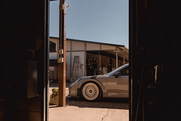 Фото дисков Brixton Forged TR20 Белый глянец на Porsche 911 VII