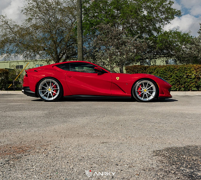 Фото дисков Anrky AN28 на Ferrari 812