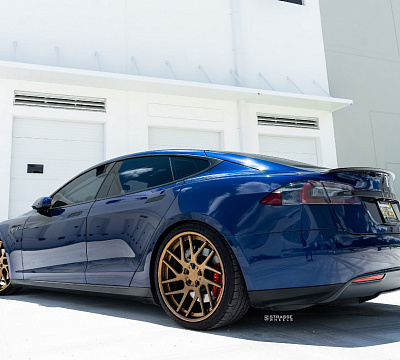 Фото дисков Strasse Wheels SM7T Deep Concave на Tesla Model S