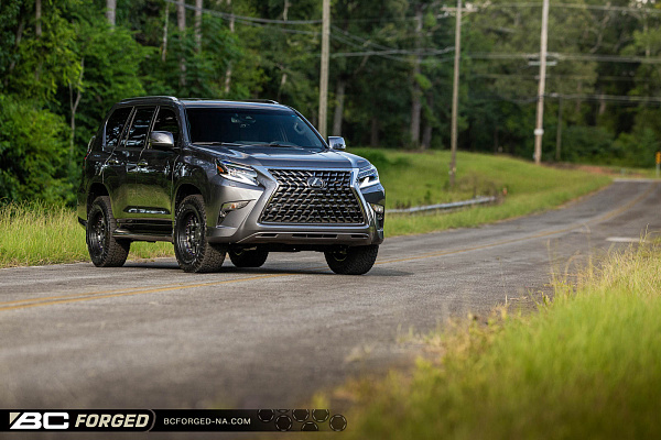 Фото дисков BC Forged LE72 // MLE72 Глянцевый темный лак на Lexus GX II