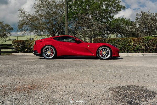 Фото дисков Anrky AN28 Полированный лак на Ferrari 812