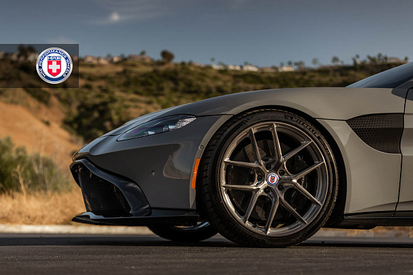 Фото дисков HRE P101SC Глянцевый темный лак на Aston Martin Vantage 4