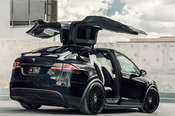 Фото дисков Vossen HF-8 Черный глянец на Tesla Model X
