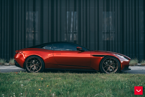 Фото дисков Vossen HF-5 Сатиновая бронза на Aston Martin DB11