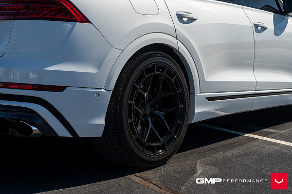Фото дисков Vossen HFX-1 (5-Lug) Черный глянец на Audi Q8