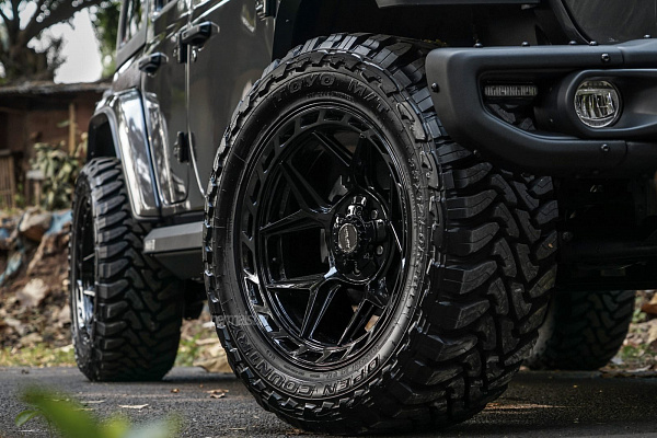 Фото дисков 4PLAY 4P55 Черный глянец на Jeep Wrangler IV (JL)