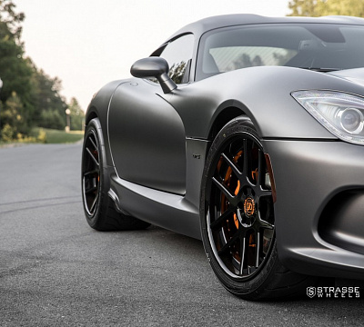 Фото дисков Strasse Wheels SM5 Deep Concave на Dodge Viper
