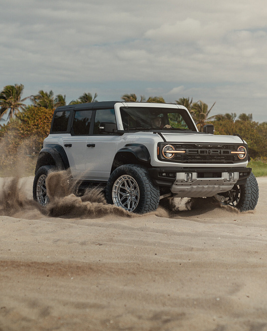 Фото дисков HFX-1 (6-Lug) Серебро на Ford Bronco
