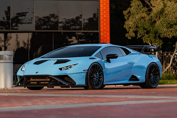 Фото дисков HRE P103 Черный глянец на Lamborghini Huracan