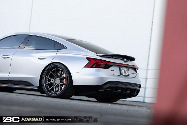 Фото дисков BC Forged HCA165 Матовый графит на Audi E-tron GT