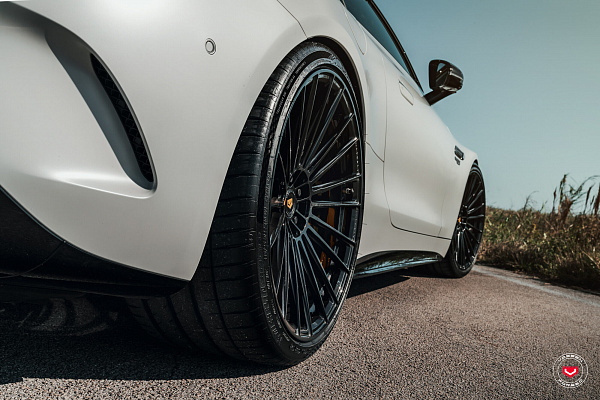 Фото дисков Vossen S17-04 Черный глянец на Mercedes-Benz SL (R232)