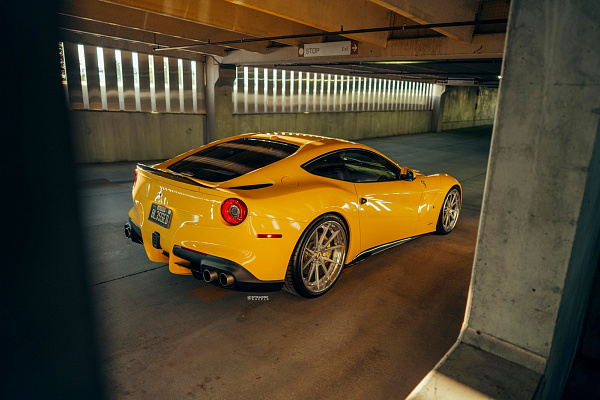 Фото дисков Strasse Wheels SV10 Deep Concave FS Глянцевый лак на Ferrari 812