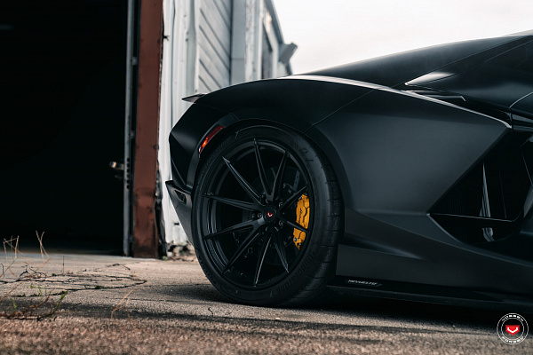 Фото дисков Vossen VPS-1 Черный сатин на Lamborghini Revuelto