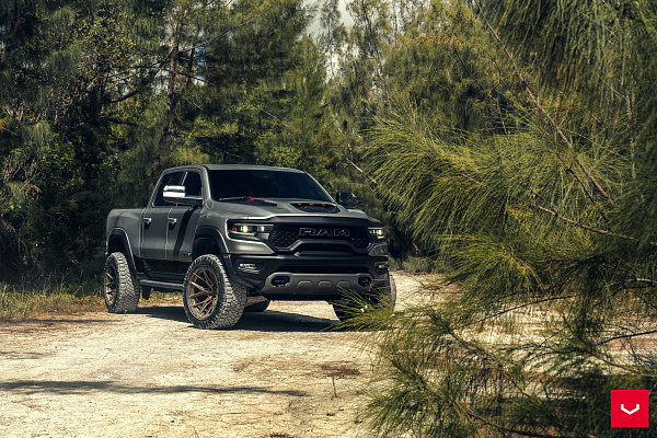 Фото дисков Vossen HF6-4 Сатиновое темное золото на Ram 1500 V