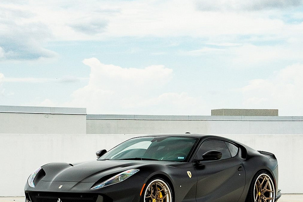 Фото дисков Anrky S3-X4 Глянцевое темное золото на Ferrari 812