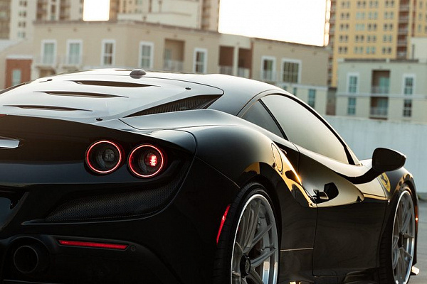 Фото дисков Anrky XR-301 Сатиновое золото на Ferrari F8