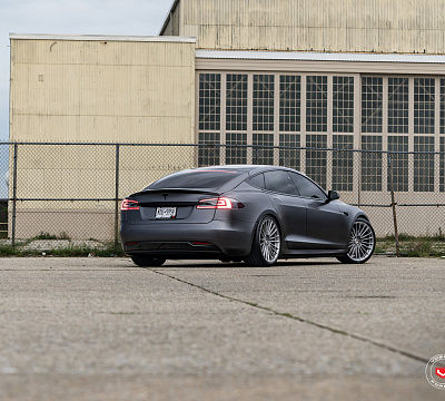 Фото дисков Vossen S17-04 на Tesla Model S