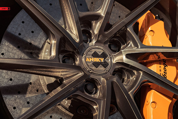 Фото дисков Anrky AN13 Глянцевый темный лак на Lamborghini Huracan