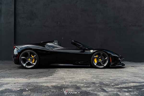 Фото дисков Anrky XR-205 Глянцевый темный лак на Ferrari SF90