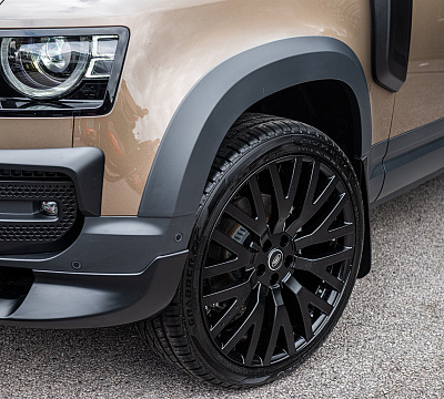 Фото дисков Kahn RS-2 на Land Rover Defender II