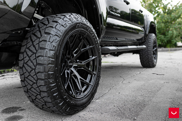 Фото дисков Vossen HF6-4 Черный глянец на Toyota Tacoma III