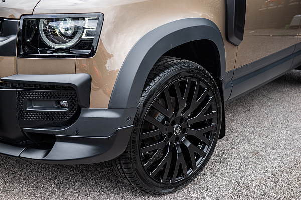Фото дисков Kahn RS-2 Черный сатин на Land Rover Defender II