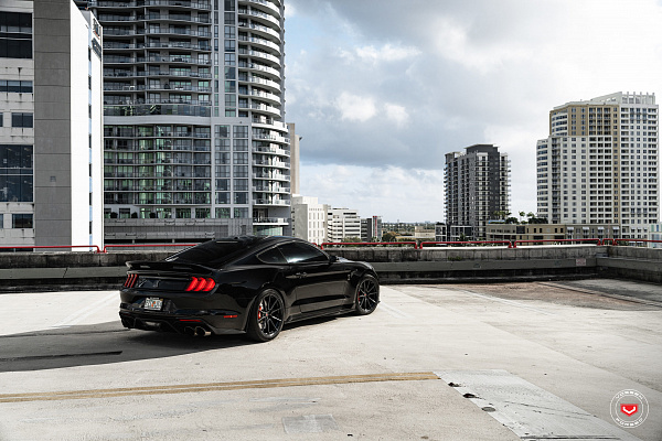 Фото дисков Vossen M-X2 Черный глянец на Ford Mustang VI