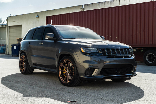 Фото дисков HRE P104SC Сатиновая темная бронза на Jeep Grand Cherokee IV