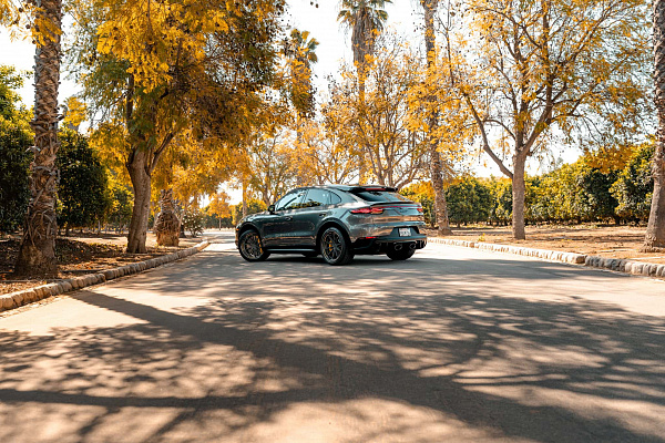 Фото дисков Brixton Forged R11-RS Сатиновый темный лак на Porsche Cayenne III