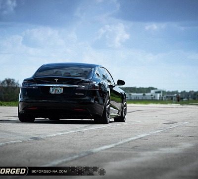 Фото дисков BC Forged HCA381 на Tesla Model S