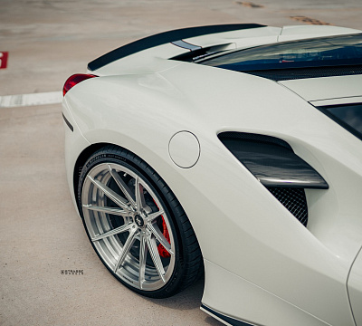Фото дисков Strasse Wheels SV10 Deep Concave Duoblock на Ferrari 488