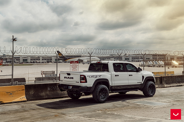 Фото дисков Vossen HF6-5 Черный глянец на Ram 1500 V