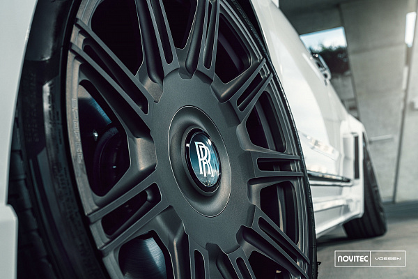 Фото дисков NOVITEC SP2 Сатиновый темный лак на Rolls-Royce Cullinan