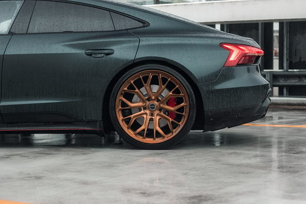 Фото дисков Brixton Forged PF10-RS Сатиновая темная медь на Audi E-tron GT