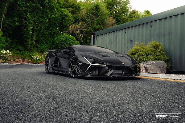 Фото дисков NOVITEC NL4 Черный глянец на Lamborghini Revuelto