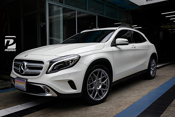 Фото дисков HRE FF01 Серебро на Mercedes-Benz GLA (X156)