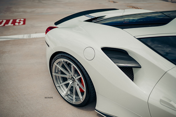Фото дисков Strasse Wheels SV10 Deep Concave Duoblock Глянцевый лак на Ferrari 488