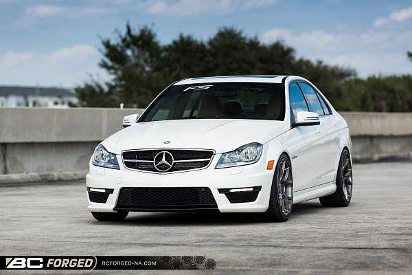 Фото дисков BC Forged RZ05 Глянцевый темный лак на Mercedes-Benz C-Class (W204)