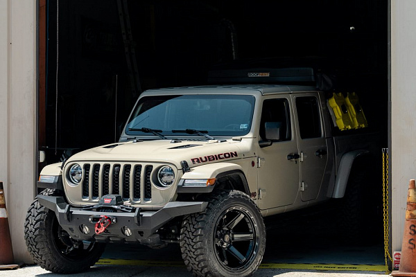 Фото дисков 4PLAY 4P63 Черный глянец на Jeep Gladiator II (JT)