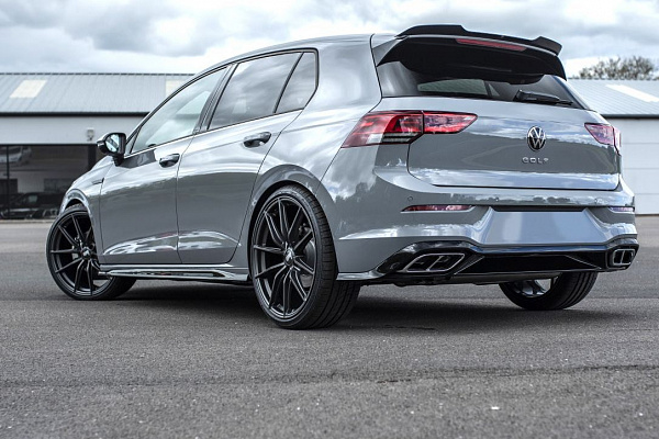 Фото дисков Bola FLC Сатиновый графит на Volkswagen Golf VIII